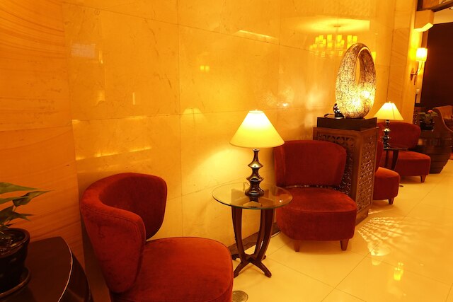 ラグジュアリー コンド アット フォーブスウッド パークレーン