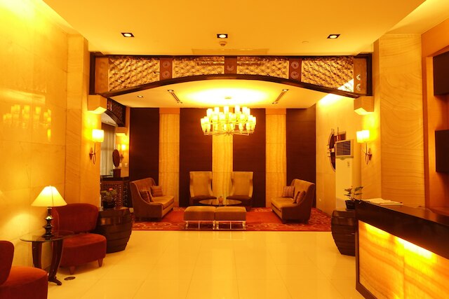 ラグジュアリー コンド アット フォーブスウッド パークレーン