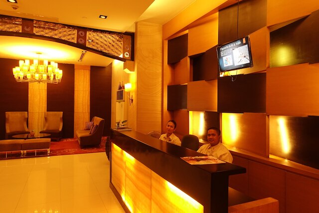 ラグジュアリー コンド アット フォーブスウッド パークレーン