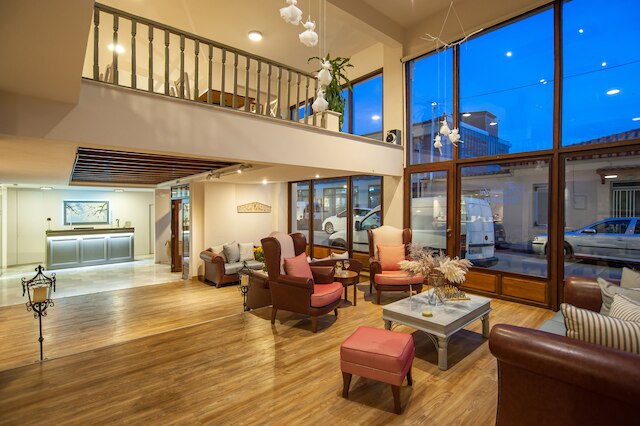 フィデリアデス デルファイ ホテル