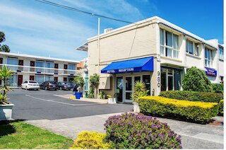 アレクサンダー モーター イン & アパートメンツ