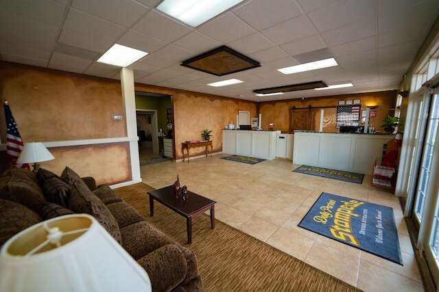 エンジェル イン ニア IMAX、ア ワイナム バイ トラベロッジ