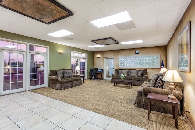 エンジェル イン ニア IMAX、ア ワイナム バイ トラベロッジ