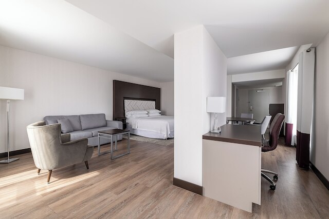 フォーポイントバイシェラトン・レヴィ・コンベンションセンター