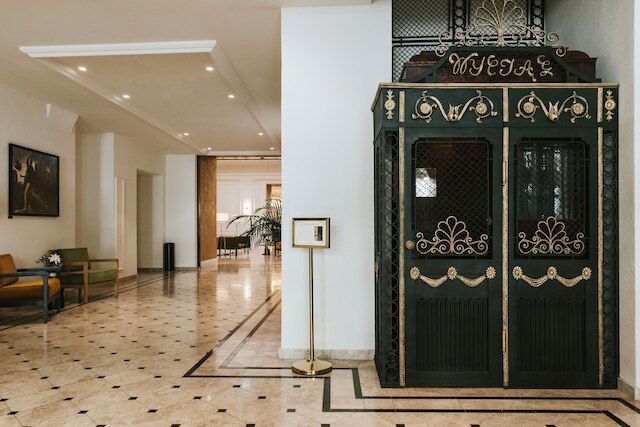 ホテル サスキ クラクフ キュリオ コレクション バイ ヒルトン