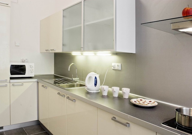 リバービュー パレス アパートメンツ