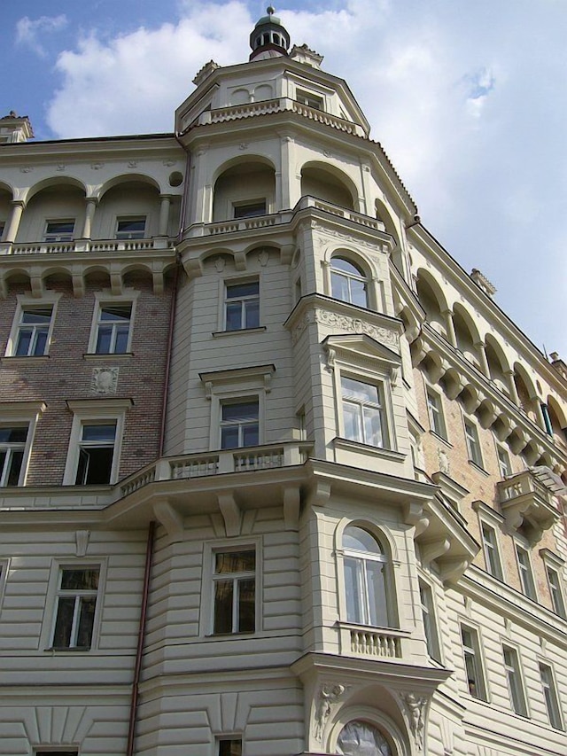 リバービュー パレス アパートメンツ