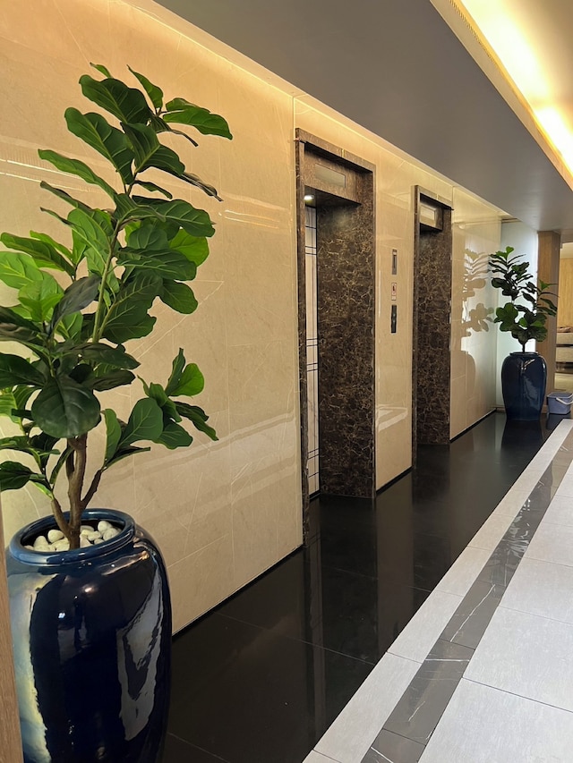 ザ・クォーター・サラデーン バイ UHG