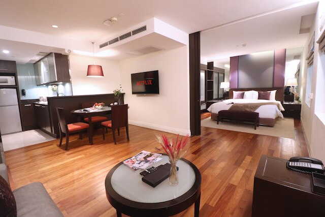 ザ・クォーター・サラデーン バイ UHG