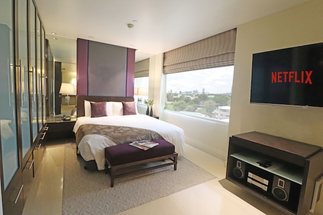 ザ・クォーター・サラデーン バイ UHG