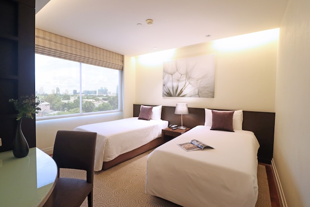 ザ・クォーター・サラデーン バイ UHG