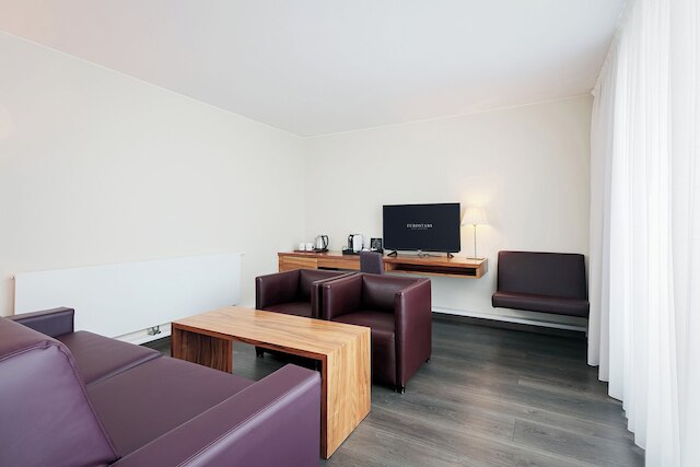 ホテル ユーロスターズ エンバシー