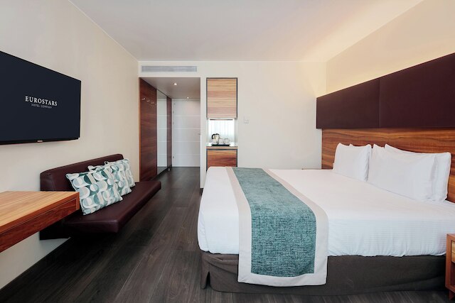 ホテル ユーロスターズ エンバシー