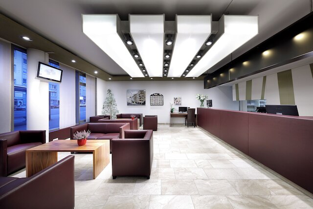 ホテル ユーロスターズ エンバシー