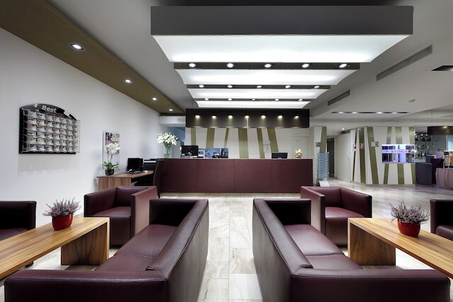 ホテル ユーロスターズ エンバシー