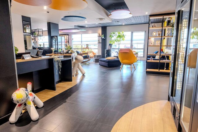 カンパニール ロワシー - アエロポール CDG - ル メニル アムロー