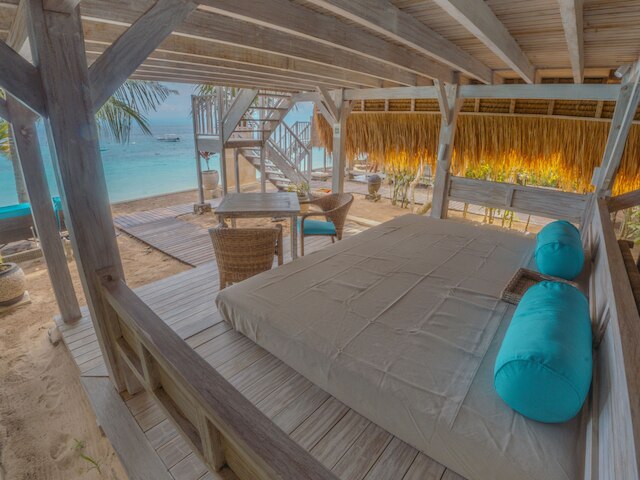 ハイ タイド ビーチ リゾート