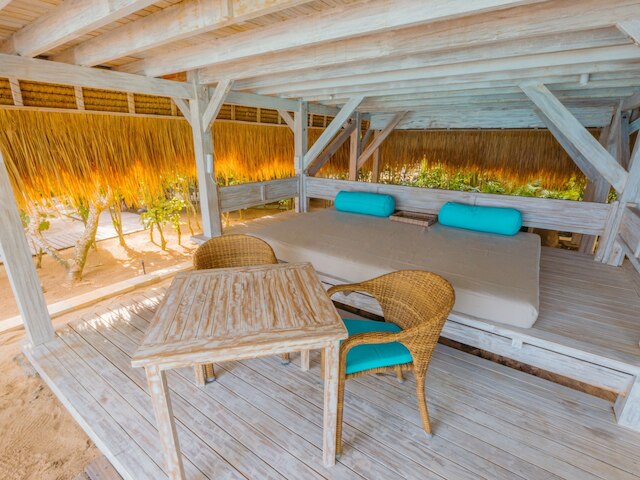 ハイ タイド ビーチ リゾート