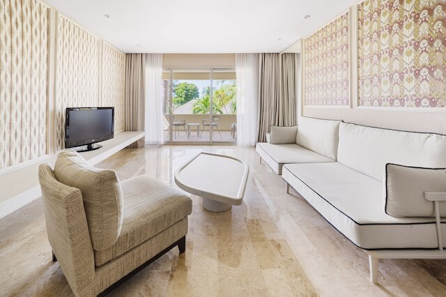 プリビレッジ アルクセズ イスラ ムヘーレス アダルト オンリー