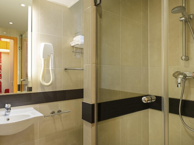 イビス スタイルズ パリ ラ デファンス クールブボア