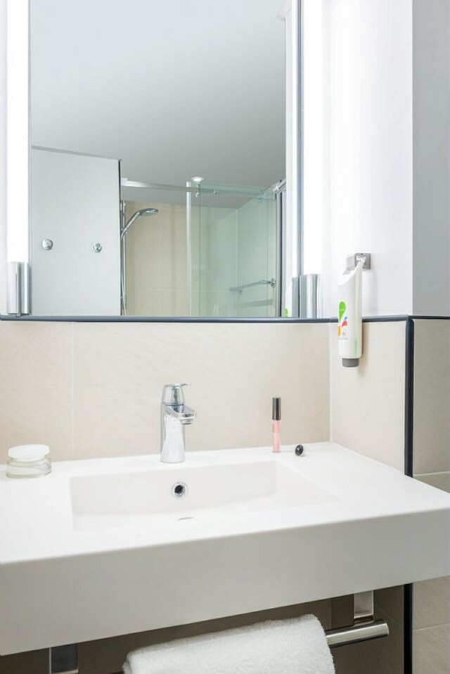 イビス スタイルズ パリ ラ デファンス クールブボア