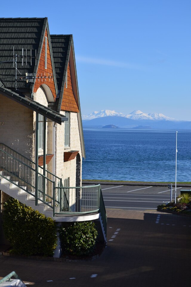 コロニアル ロッジ モーテル