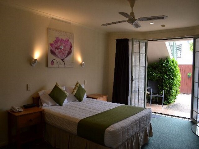 コロニアル ロッジ モーテル