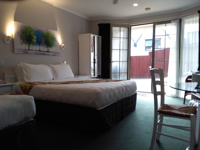 コロニアル ロッジ モーテル