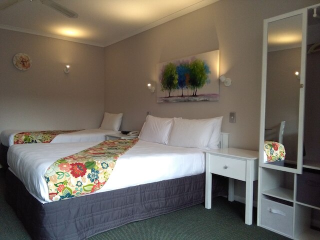 コロニアル ロッジ モーテル