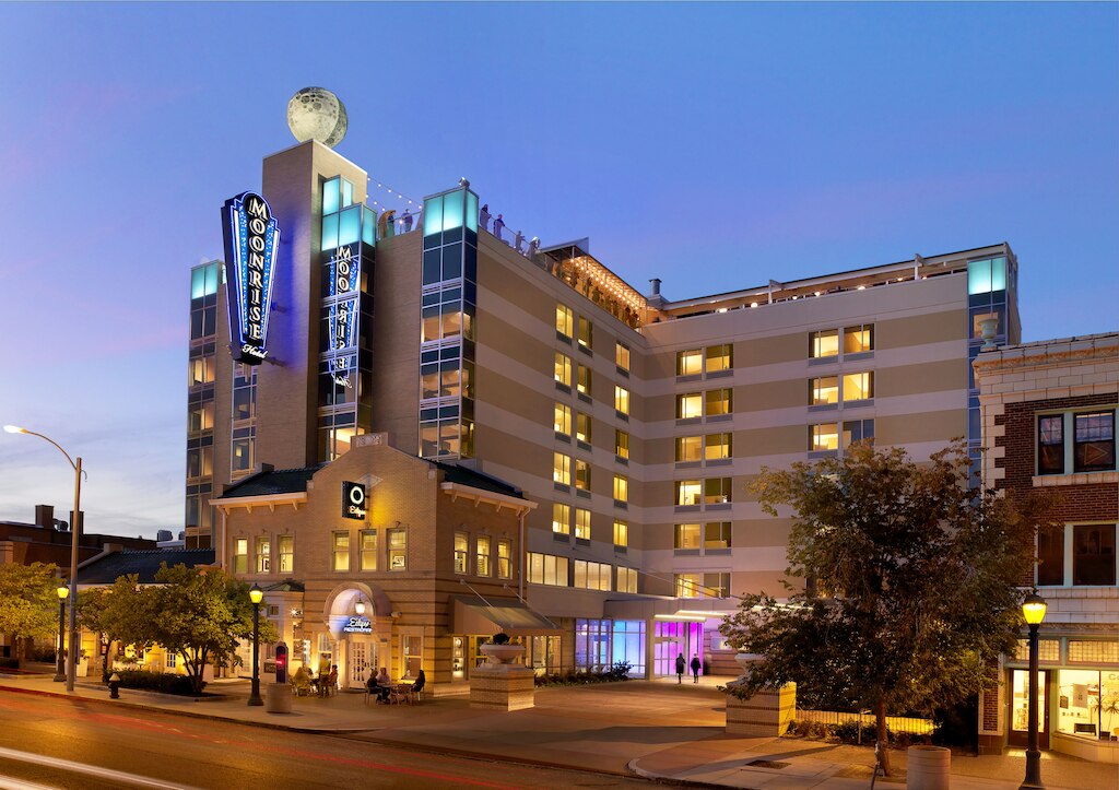 1.ムーンライズ ホテル