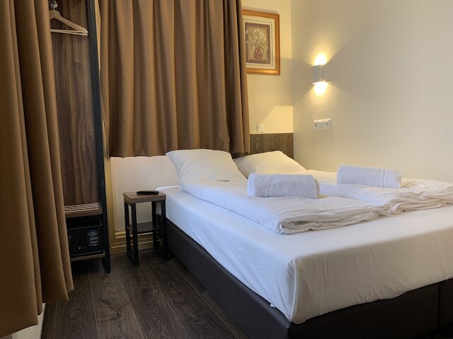 オレンジ チューリップ ホテル アムステルダム