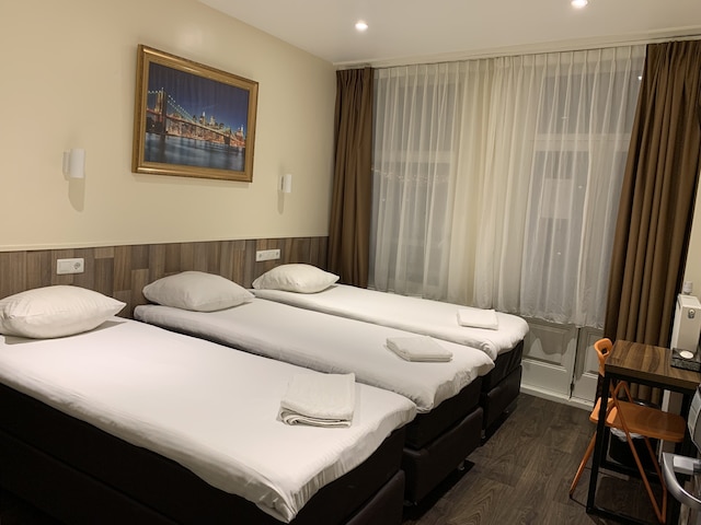 オレンジ チューリップ ホテル アムステルダム