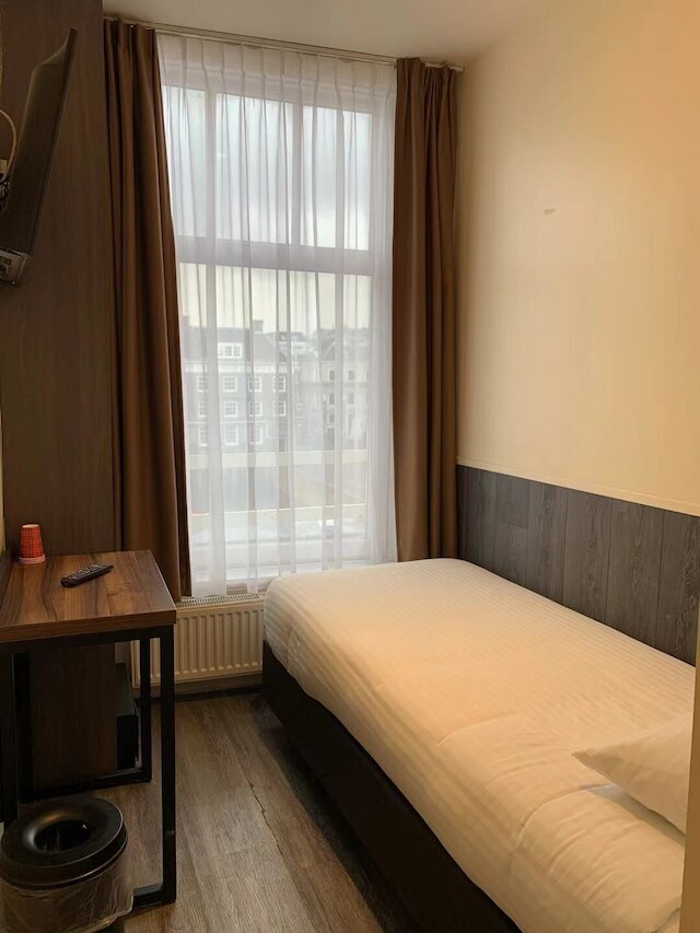 オレンジ チューリップ ホテル アムステルダム