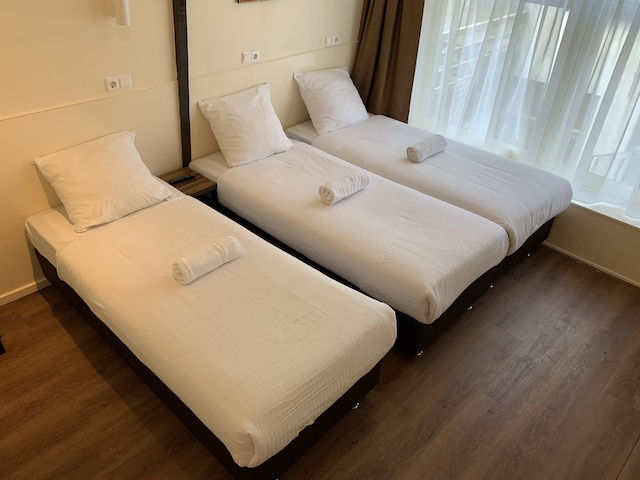 オレンジ チューリップ ホテル アムステルダム