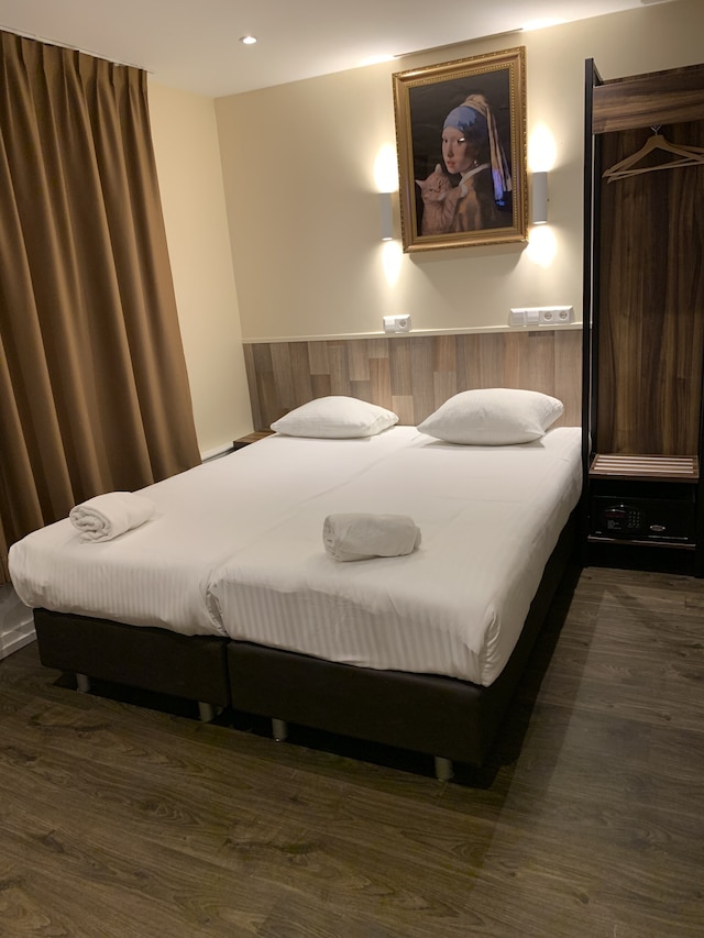 オレンジ チューリップ ホテル アムステルダム