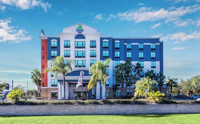 ホリデイ イン エクスプレス & スイーツ インターナショナル ドライブ by IHG