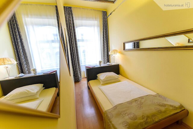 ホテル ウラニア