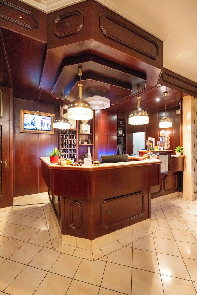 ホテル ウラニア