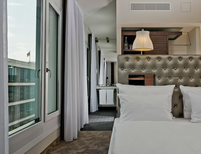 アルコテル ジョン F ベルリン