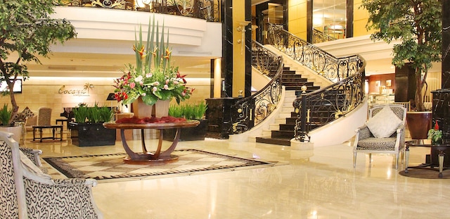 アストン トロピカーナ