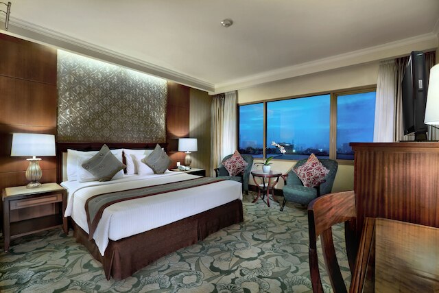 アストン トロピカーナ