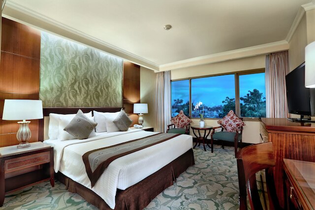 アストン トロピカーナ