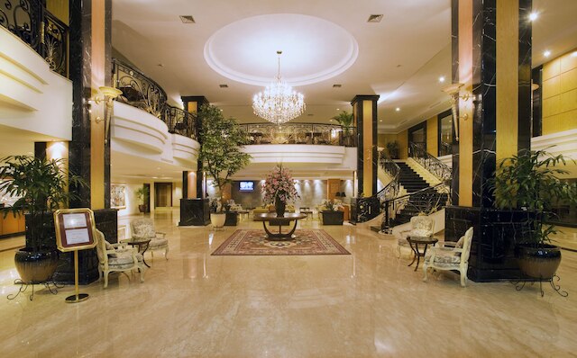 アストン トロピカーナ