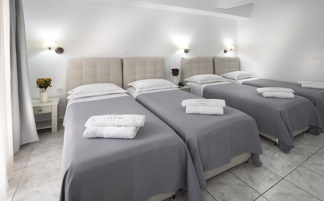 カロリーナ ホテル