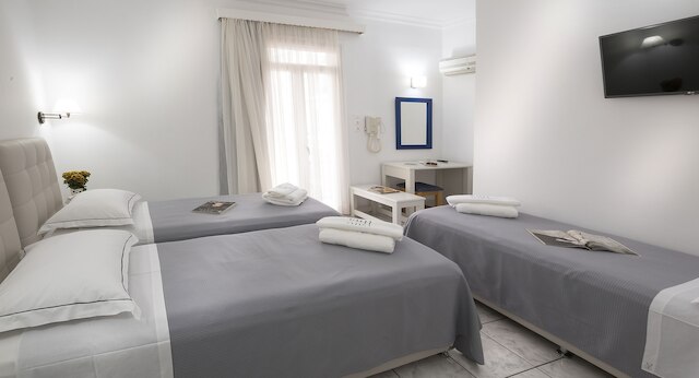 カロリーナ ホテル