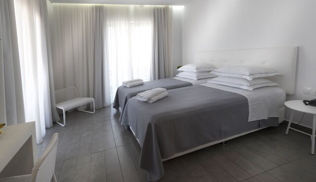 カロリーナ ホテル