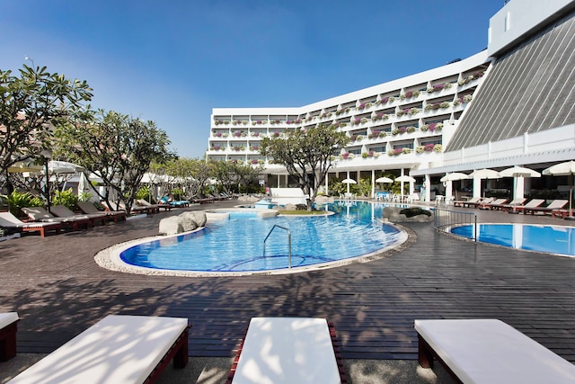 ザ チャアム メタラワライ ホテル