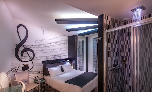 アポストロフ ホテル