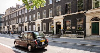 アロスファ ホテル ロンドン、コンパス ホスピタリティー