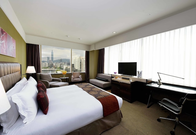 フーロン ホテル 台北 セントラル (福容大飯店台北一館)